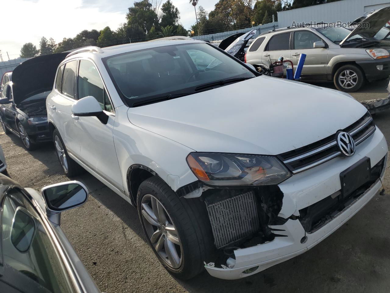 2012 Volkswagen Touareg V6 Tdi White vin: WVGEK9BP4CD007444