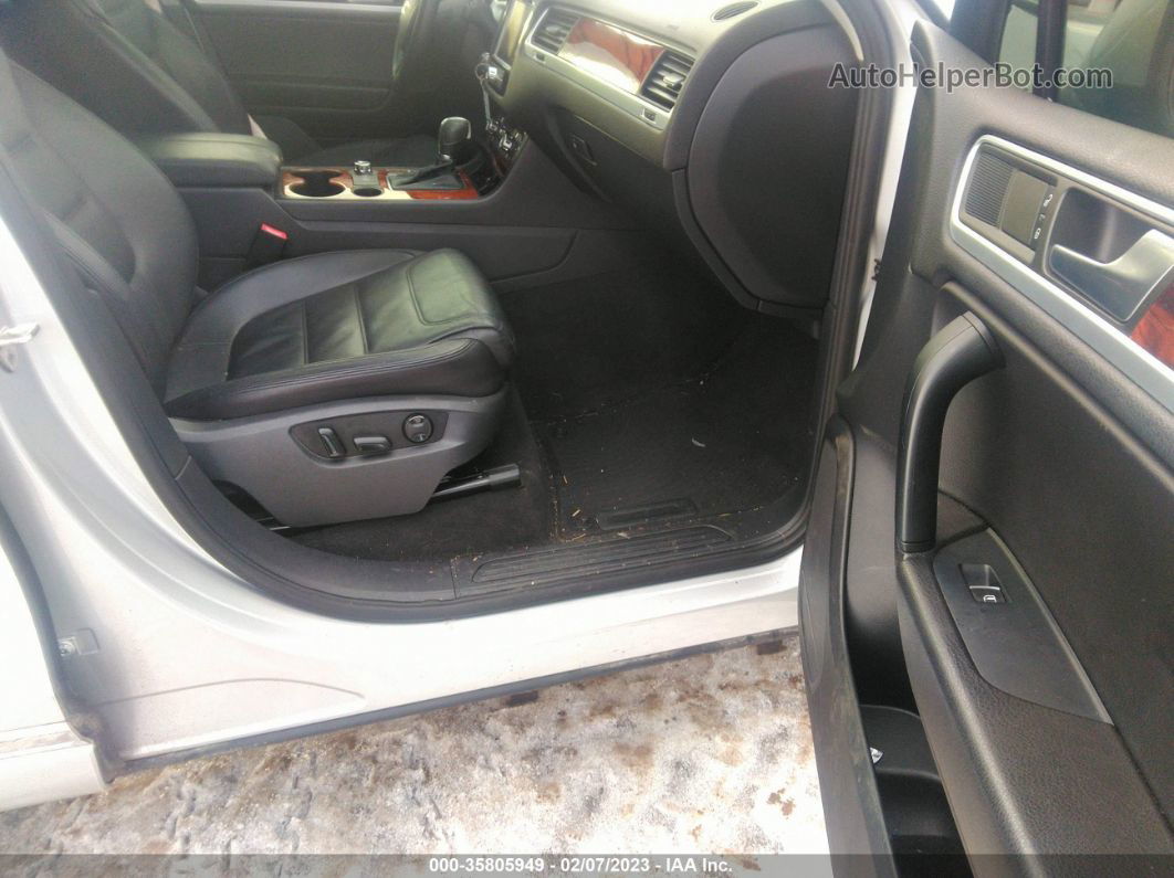 2012 Volkswagen Touareg Lux Серебряный vin: WVGEK9BP5CD005671