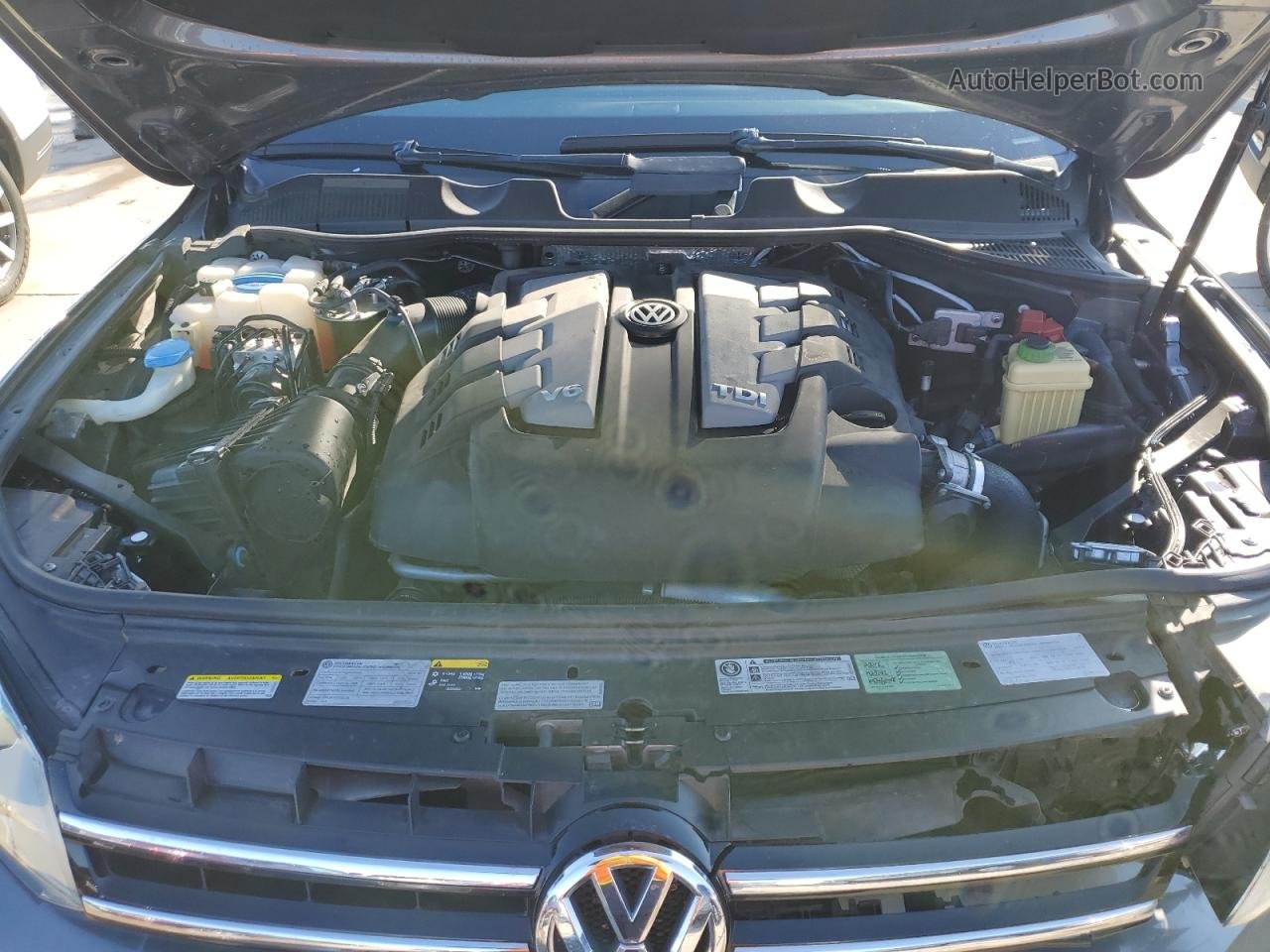 2014 Volkswagen Touareg V6 Tdi Gray vin: WVGEP9BP0ED005825