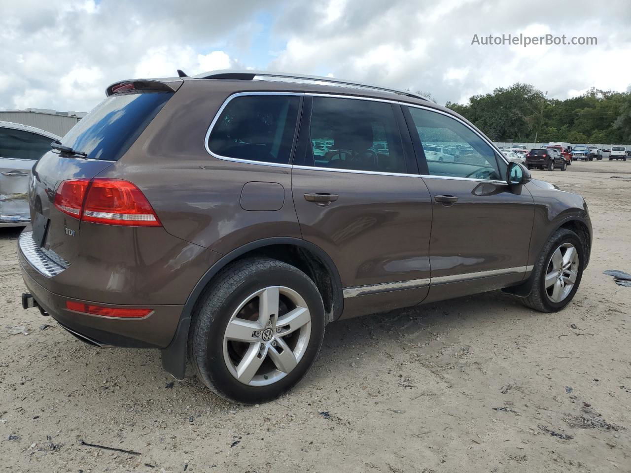 2013 Volkswagen Touareg V6 Tdi Brown vin: WVGEP9BP1DD007811