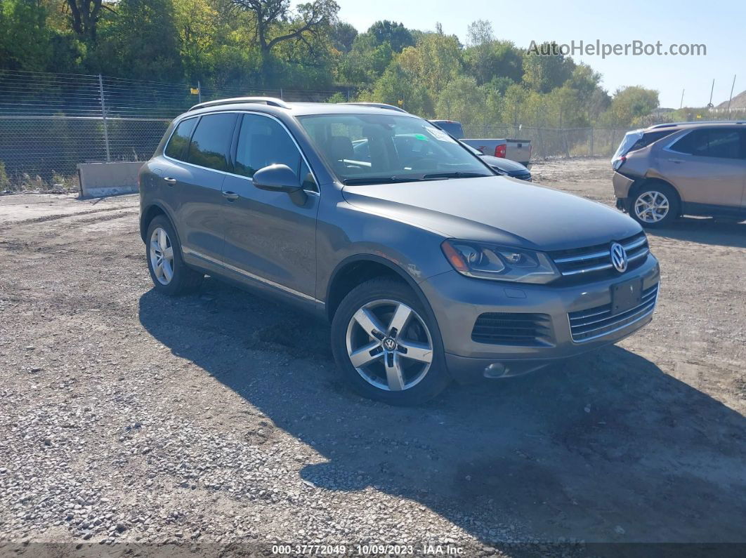 2013 Volkswagen Touareg Lux Серый vin: WVGEP9BP6DD003379