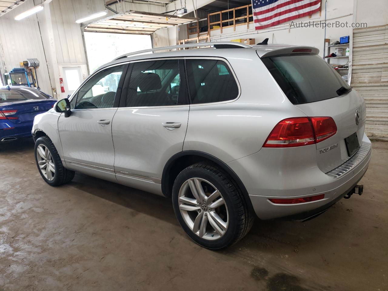 2012 Volkswagen Touareg V6 Серебряный vin: WVGFF9BP5CD002312