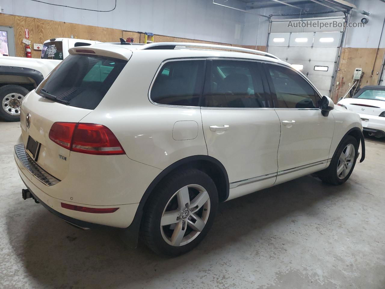 2012 Volkswagen Touareg V6 Tdi White vin: WVGFK9BPXCD004391