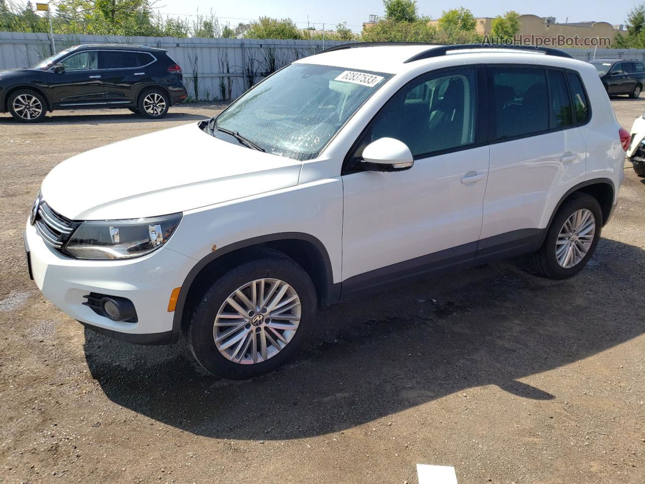 2016 Volkswagen Tiguan Comfortline Белый vin: WVGJV7AX2GW611824