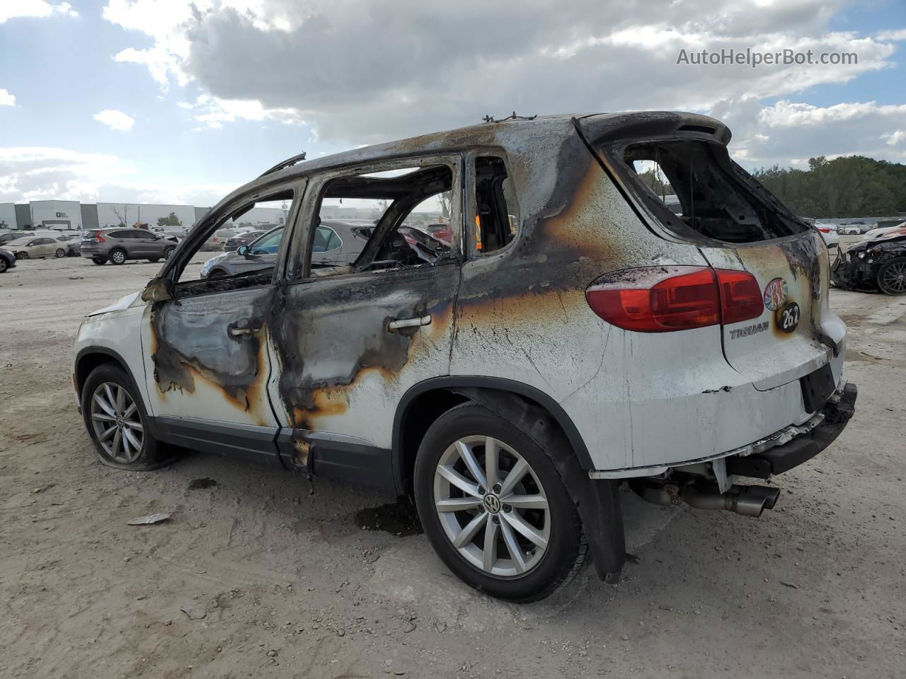 2017 Volkswagen Tiguan Wolfsburg Burn vin: WVGRV7AX3HW504933