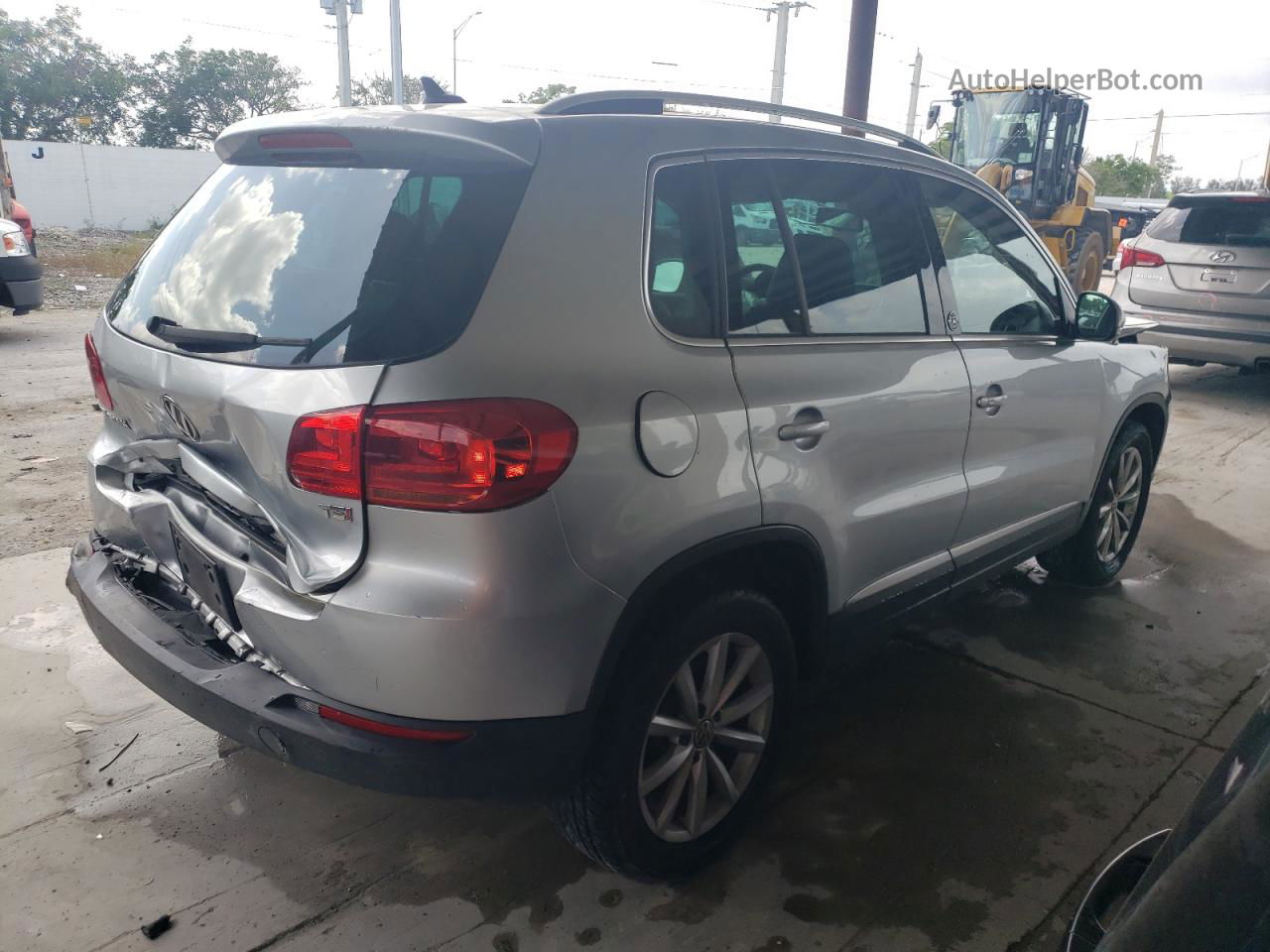 2017 Volkswagen Tiguan Wolfsburg Silver vin: WVGRV7AX5HK015893