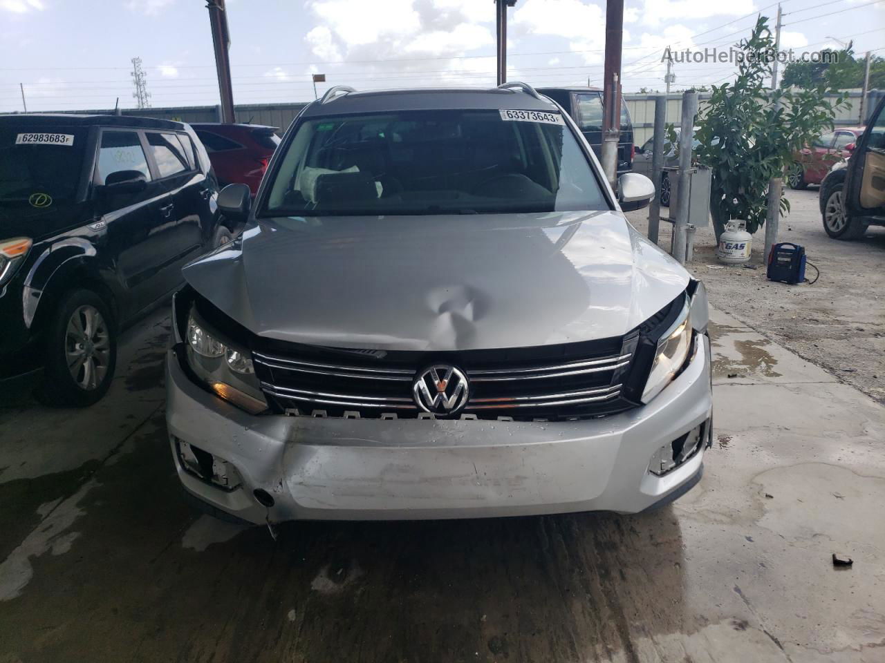 2017 Volkswagen Tiguan Wolfsburg Silver vin: WVGRV7AX5HK015893