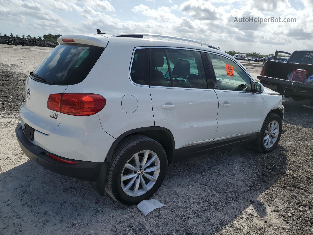 2017 Volkswagen Tiguan Wolfsburg White vin: WVGSV7AX2HK012483