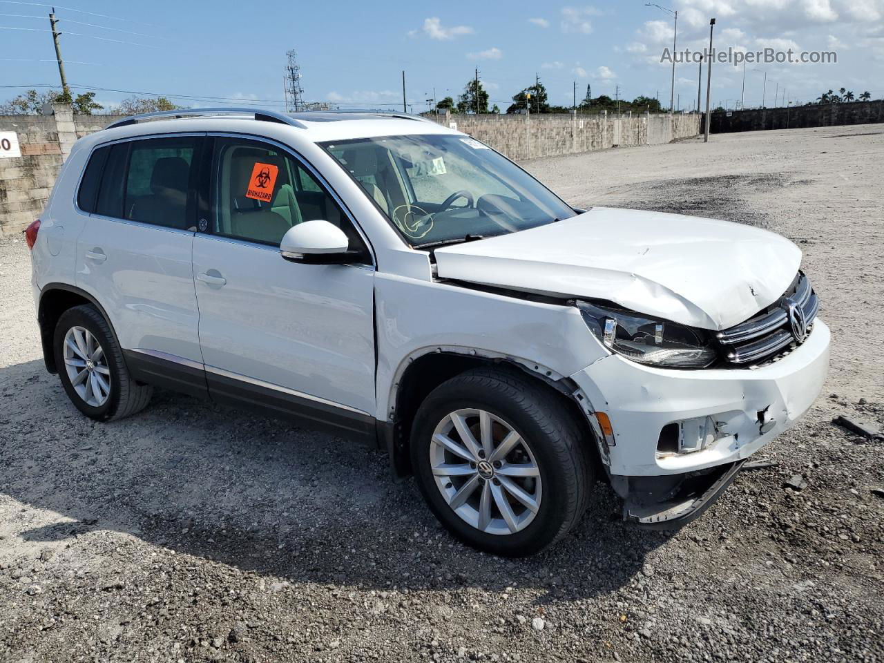 2017 Volkswagen Tiguan Wolfsburg Белый vin: WVGSV7AX2HK012483