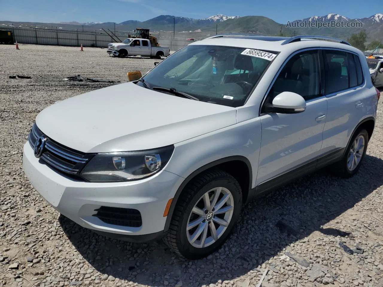 2017 Volkswagen Tiguan Wolfsburg White vin: WVGSV7AX4HK005874