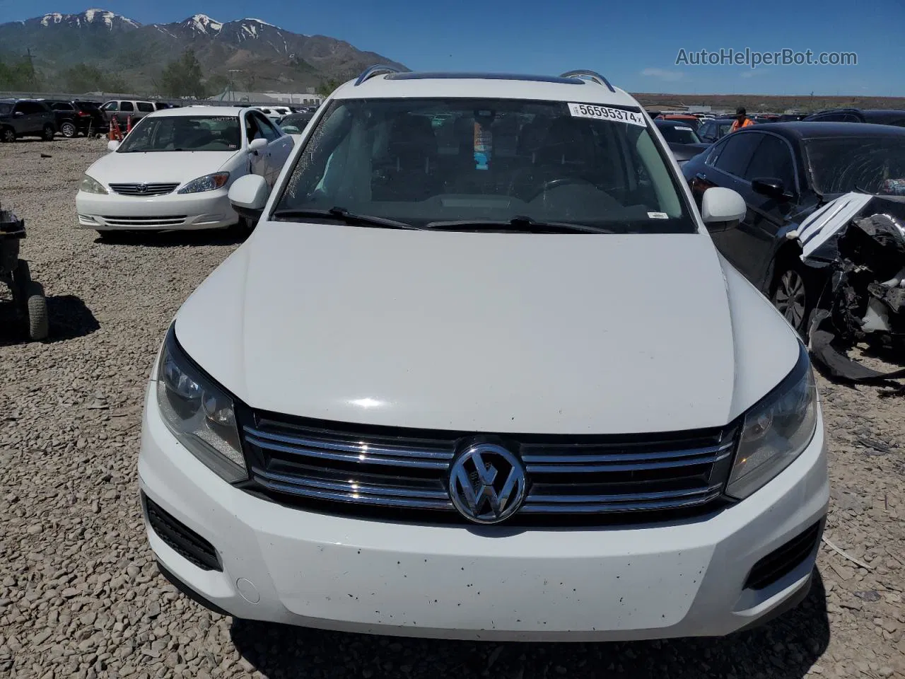 2017 Volkswagen Tiguan Wolfsburg White vin: WVGSV7AX4HK005874