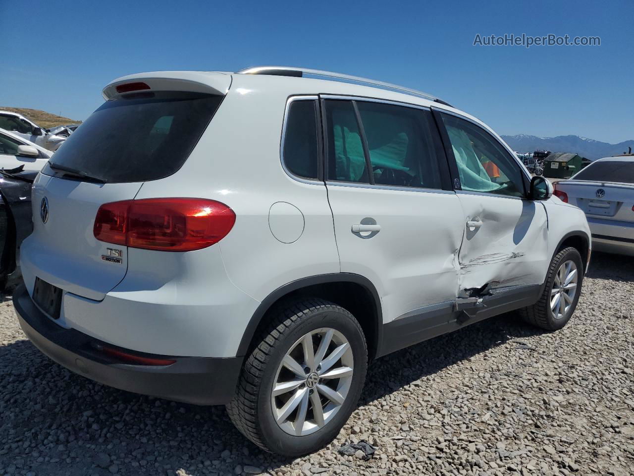 2017 Volkswagen Tiguan Wolfsburg White vin: WVGSV7AX4HK005874