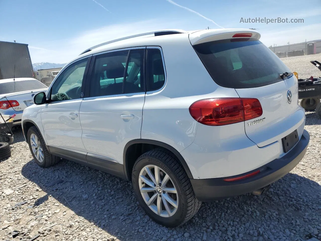 2017 Volkswagen Tiguan Wolfsburg White vin: WVGSV7AX4HK005874