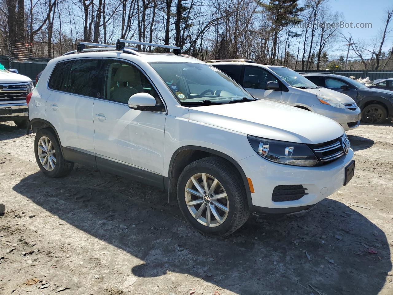 2017 Volkswagen Tiguan Wolfsburg White vin: WVGSV7AX5HK004037