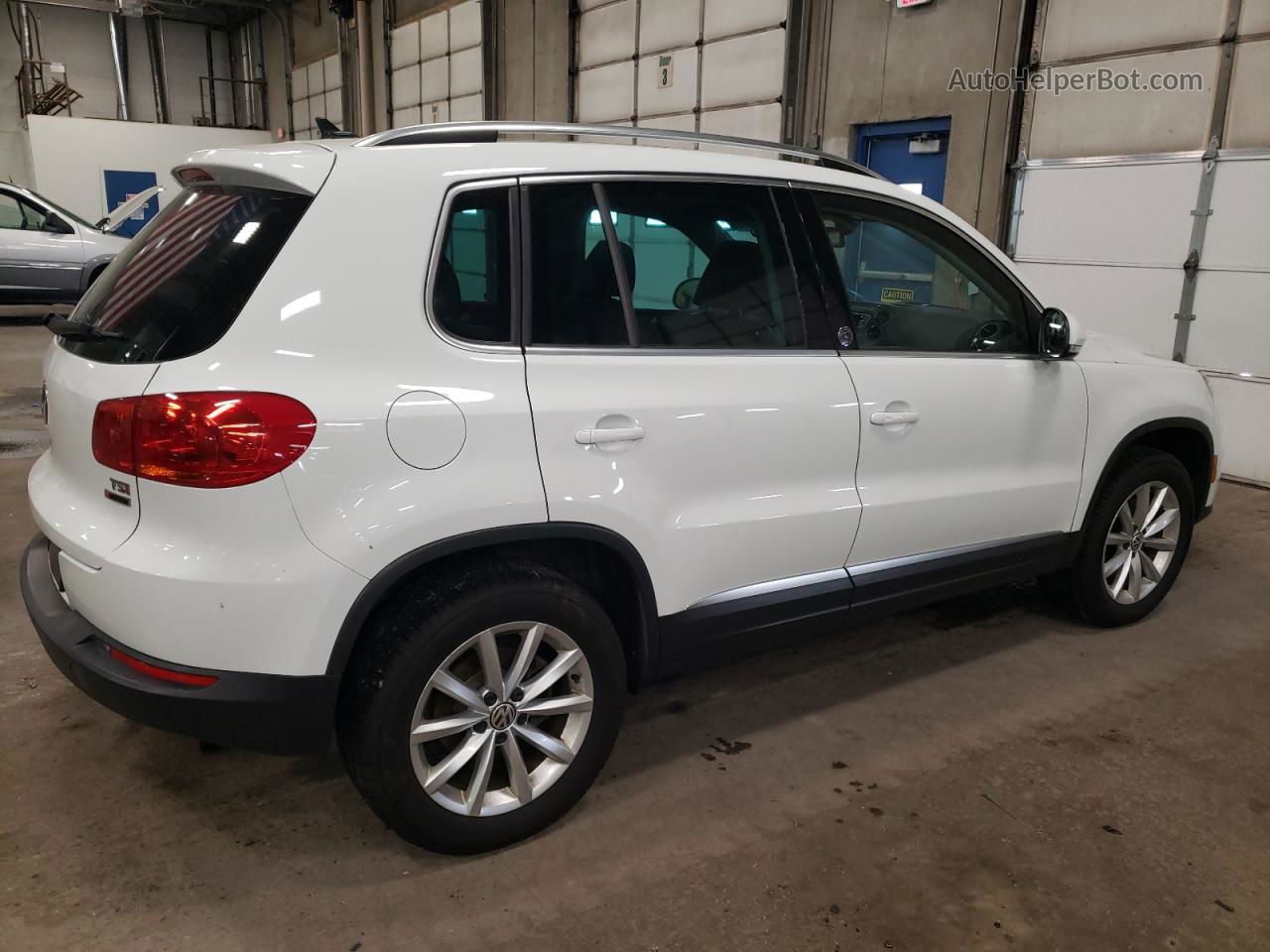 2017 Volkswagen Tiguan Wolfsburg White vin: WVGSV7AX5HW500612