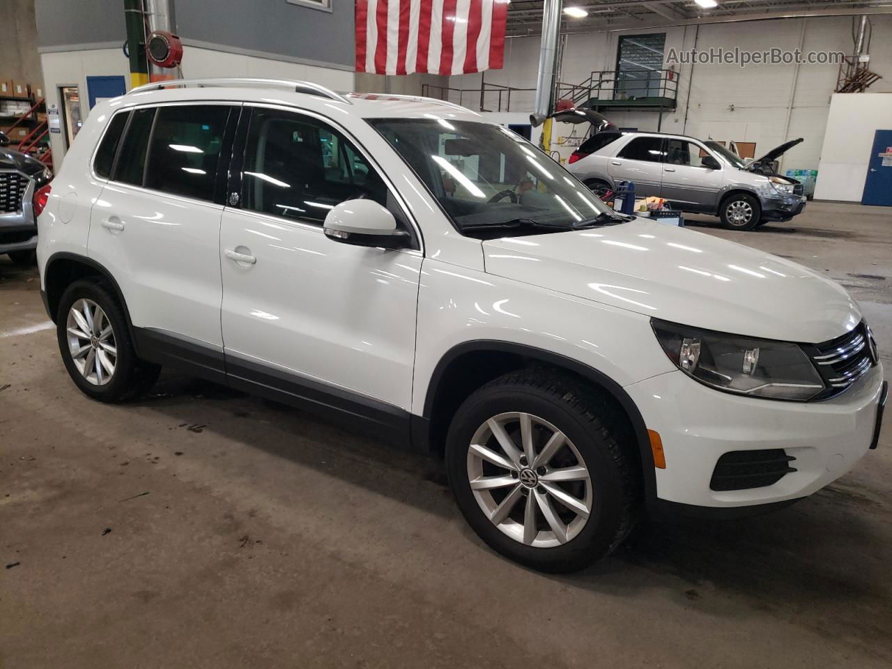 2017 Volkswagen Tiguan Wolfsburg White vin: WVGSV7AX5HW500612