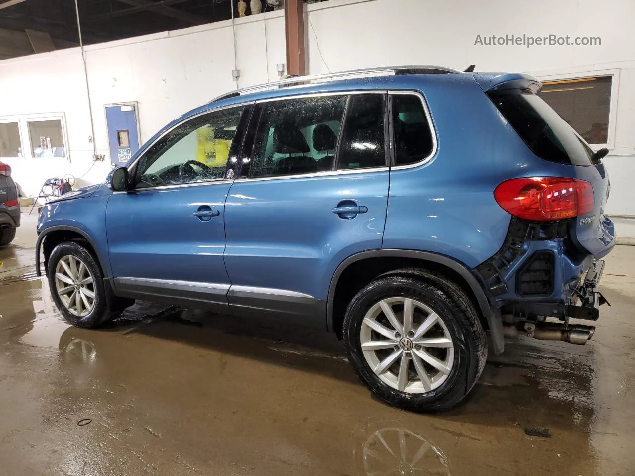 2017 Volkswagen Tiguan Wolfsburg Blue vin: WVGSV7AX6HK010199