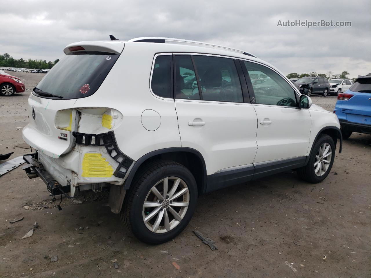 2017 Volkswagen Tiguan Wolfsburg White vin: WVGSV7AX7HK010177