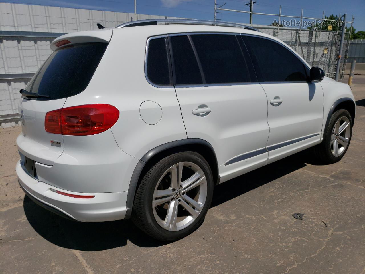 2017 Volkswagen Tiguan Sport White vin: WVGUV7AX3HK008497