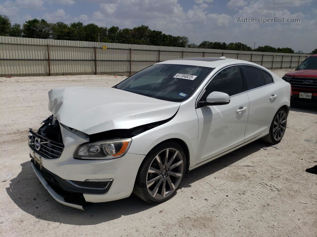 2015 Volvo S60 Premier Белый vin: YV140MFK6F1346794