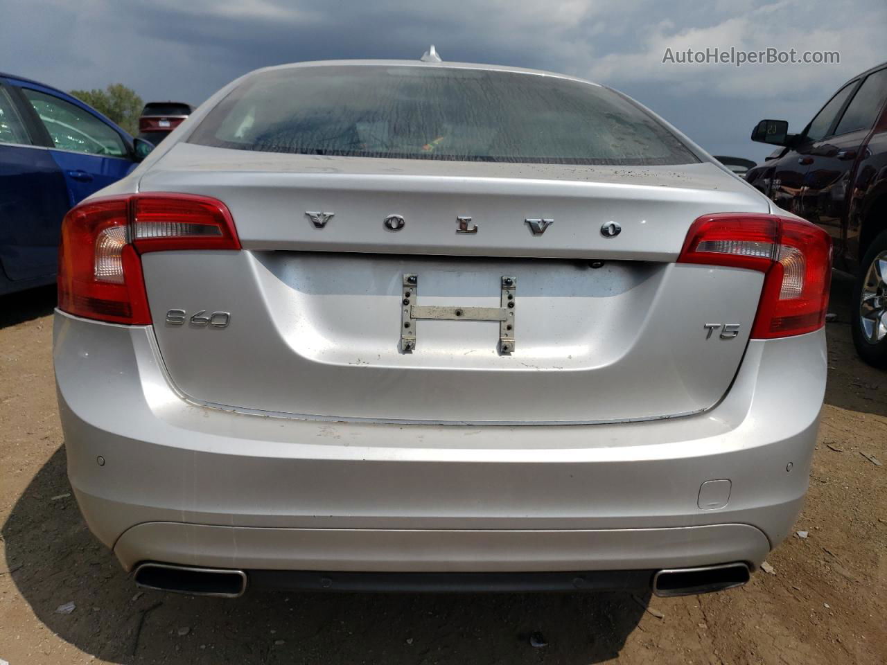 2015 Volvo S60 Premier Silver vin: YV140MFKXF1343493