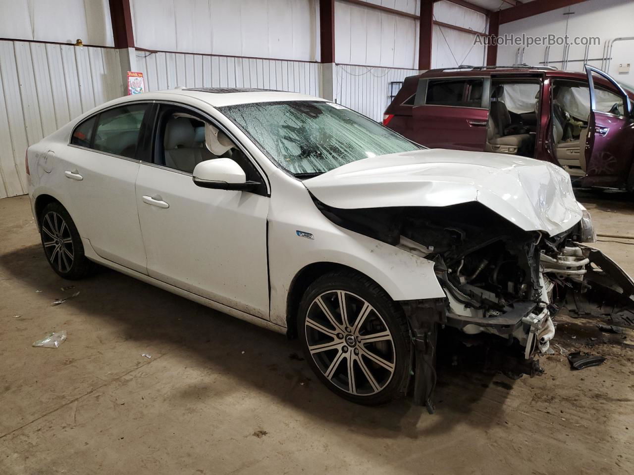 2015 Volvo S60 Platinum White vin: YV149MFD1F1317405