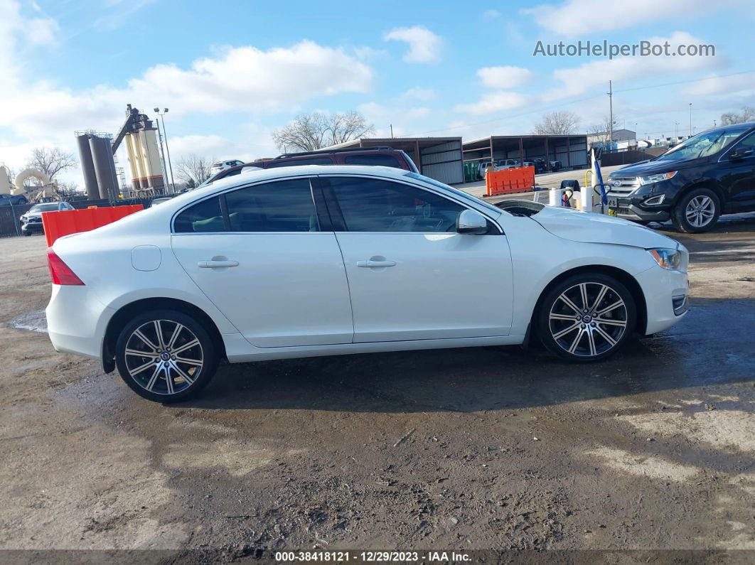 2015 Volvo S60 T6 Platinum Белый vin: YV149MFD9F1317376