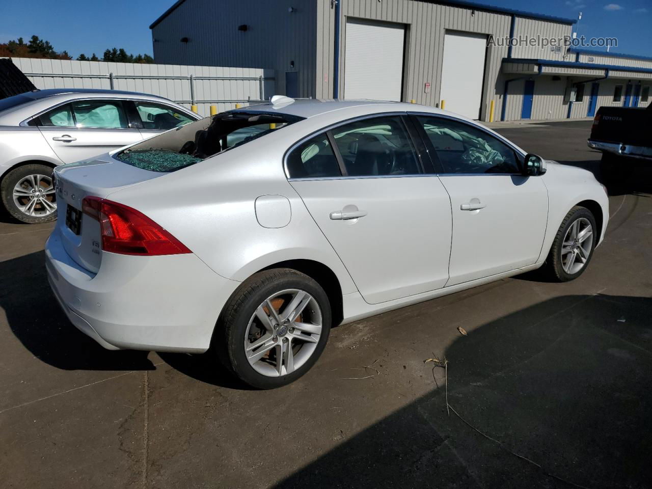 2015 Volvo S60 Platinum White vin: YV1612TD9F2301701