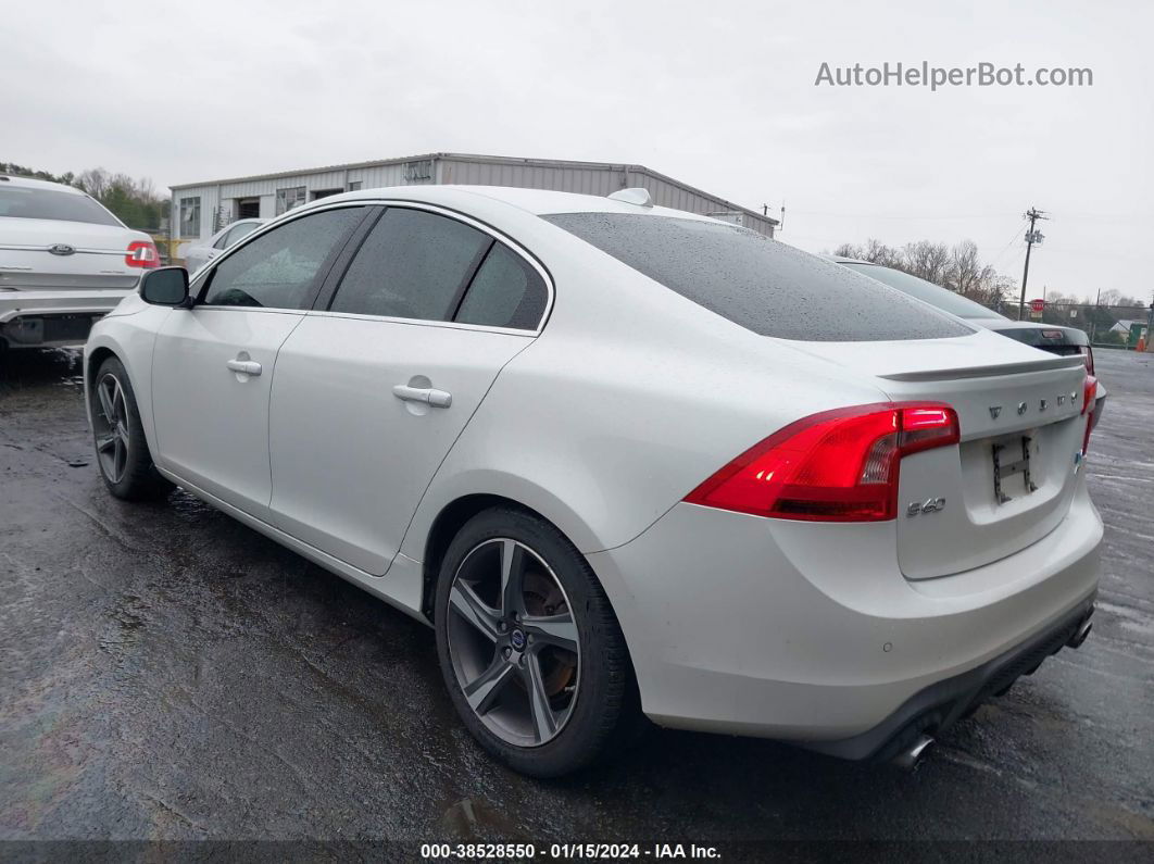 2015 Volvo S60 T6 R-design Platinum White vin: YV1902TH2F1318865