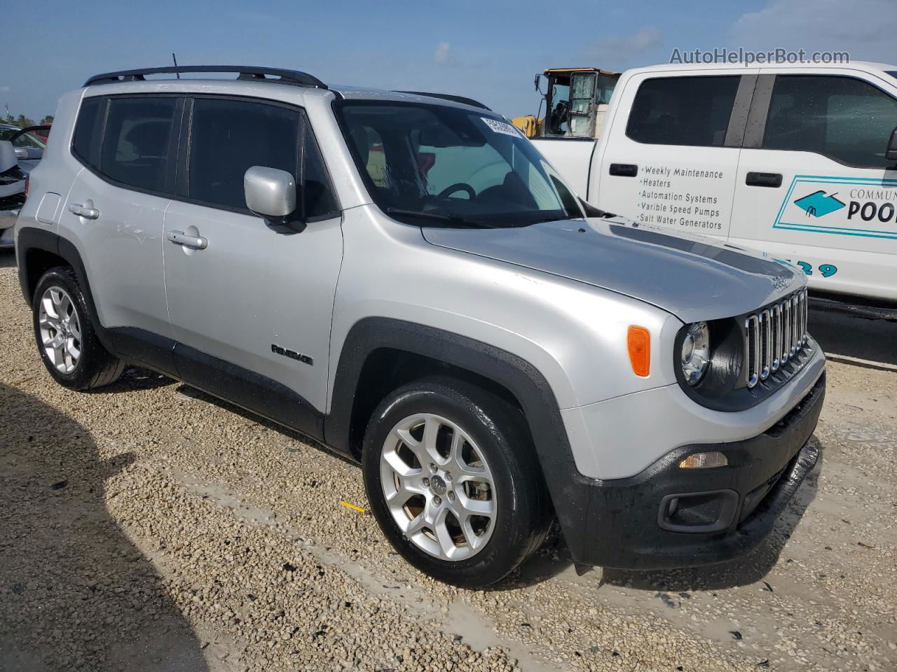 2018 Jeep Renegade Latitude Серебряный vin: ZACCJABB1JPH00264