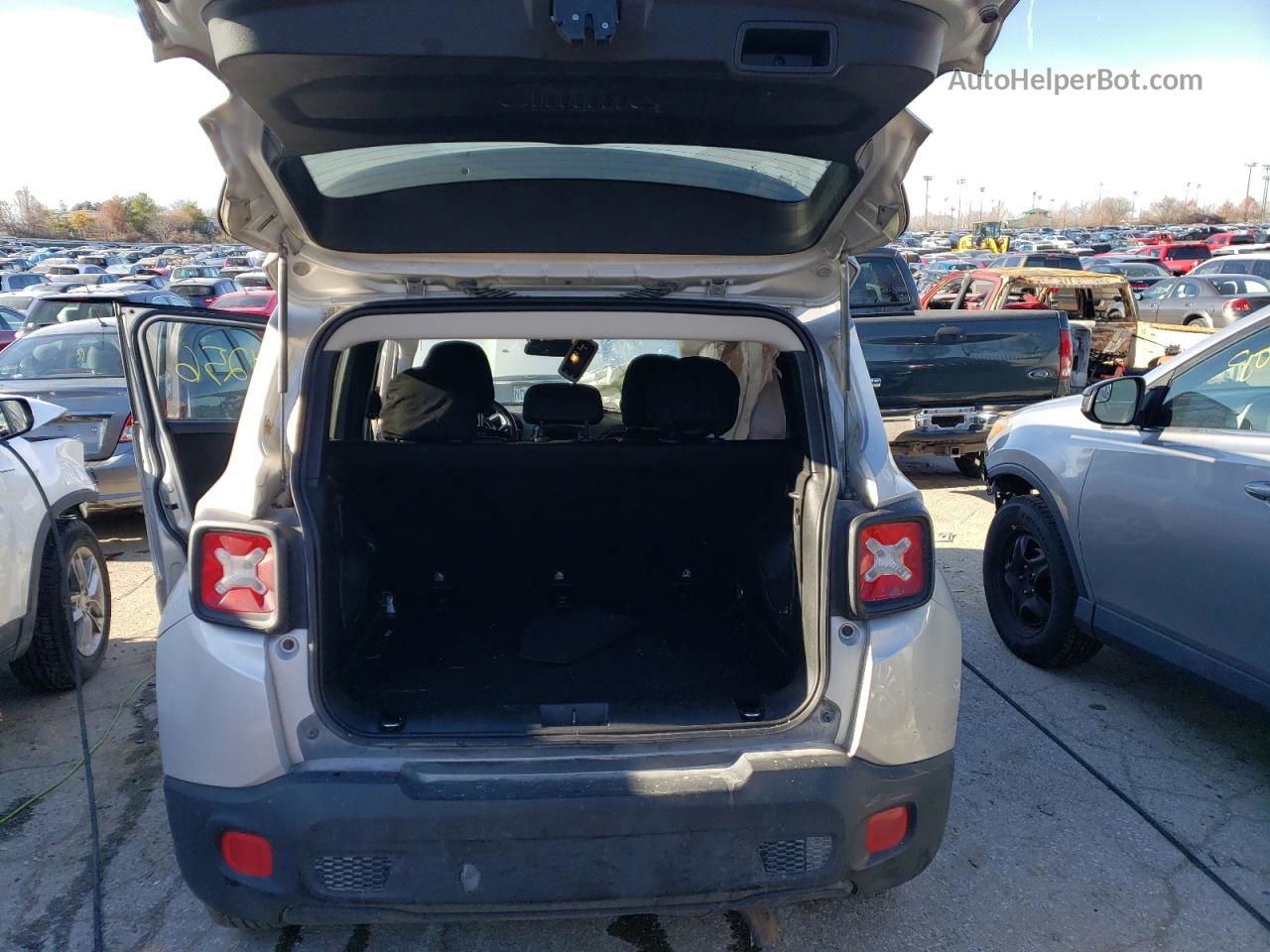 2018 Jeep Renegade Latitude Silver vin: ZACCJABB2JPJ35522