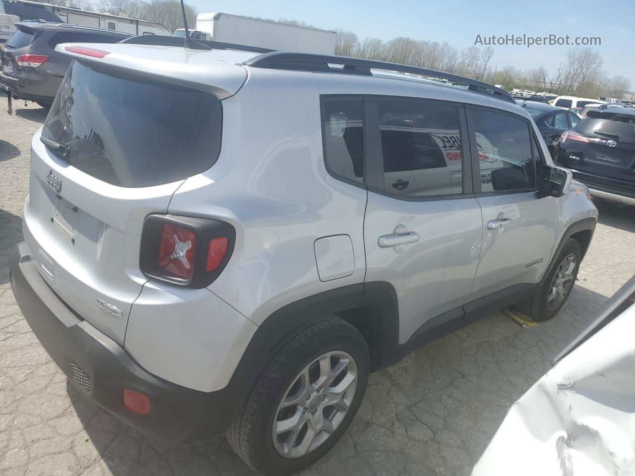 2018 Jeep Renegade Latitude Серебряный vin: ZACCJABBXJPJ16913