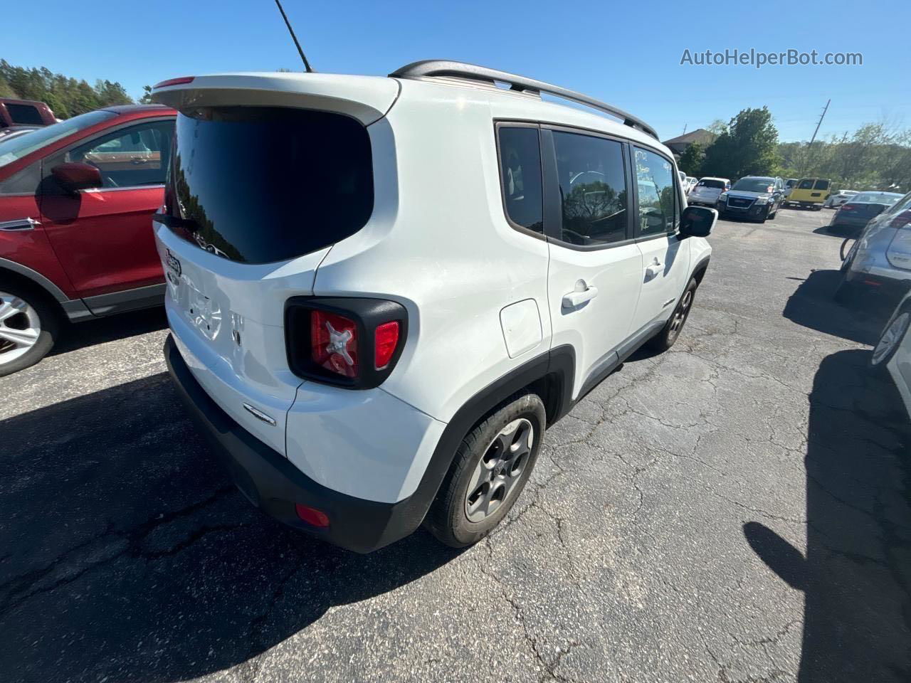 2015 Jeep Renegade Latitude White vin: ZACCJABH0FPB57762