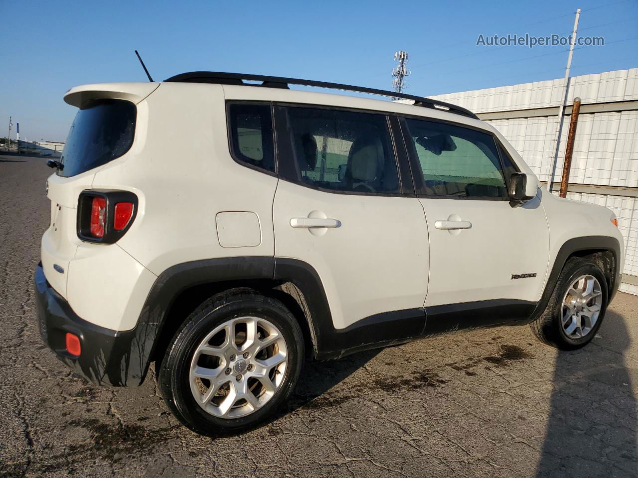 2015 Jeep Renegade Latitude White vin: ZACCJABT0FPB56129