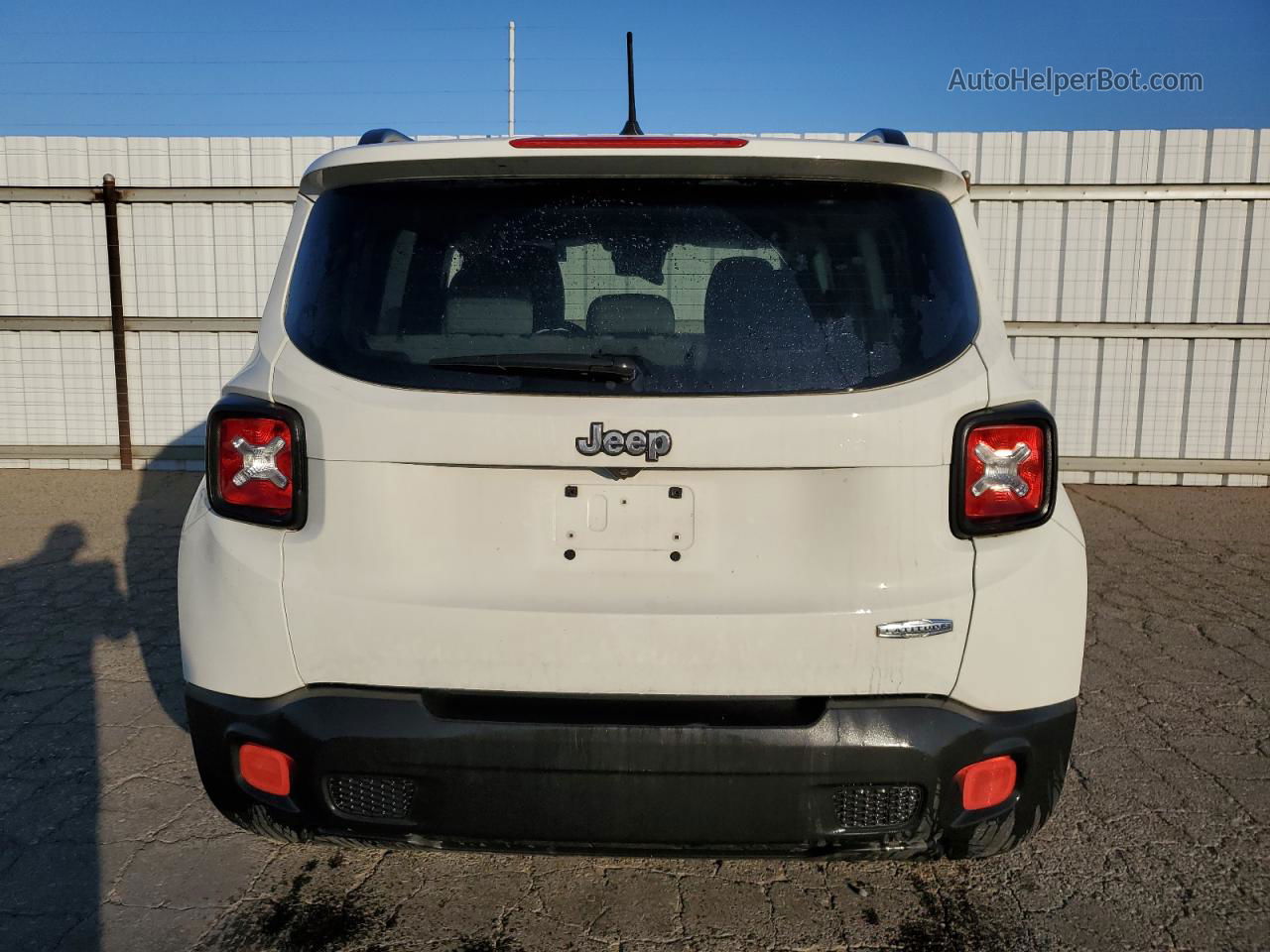 2015 Jeep Renegade Latitude White vin: ZACCJABT0FPB56129