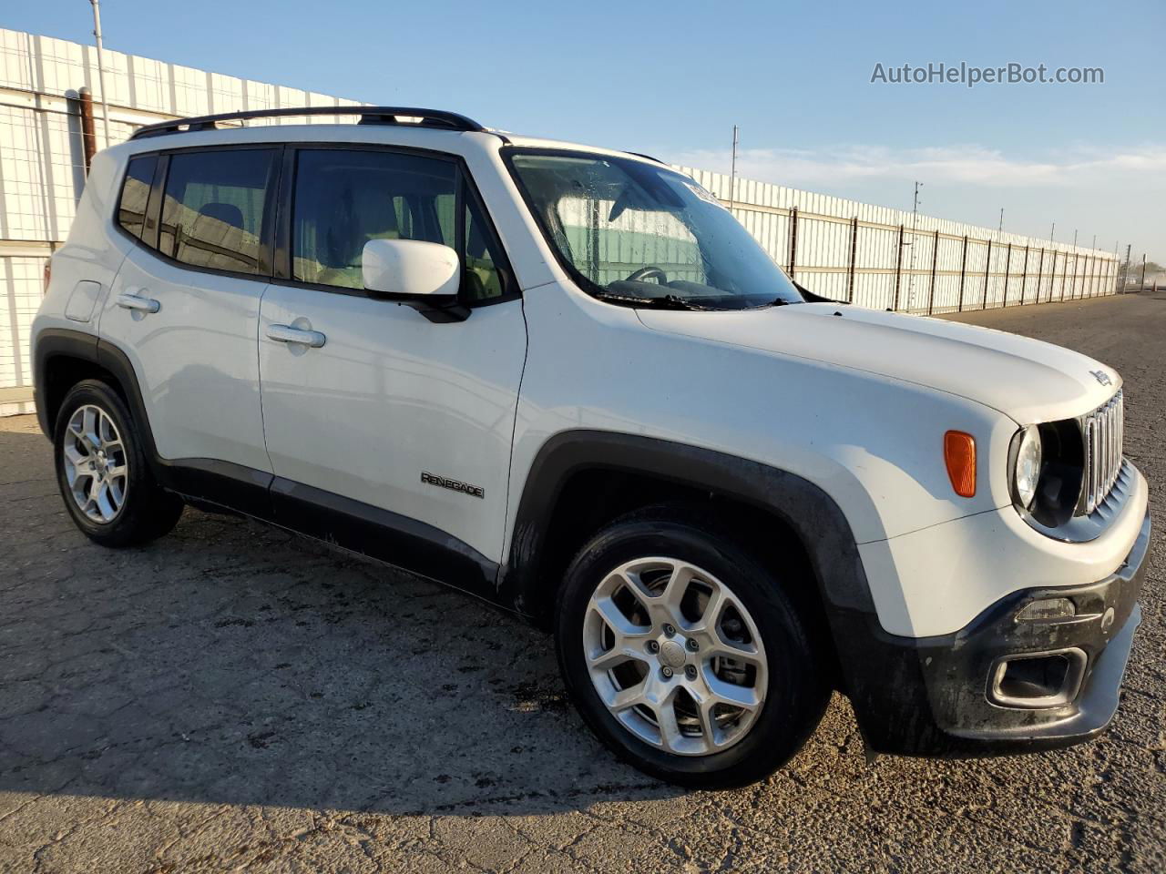 2015 Jeep Renegade Latitude White vin: ZACCJABT0FPB56129