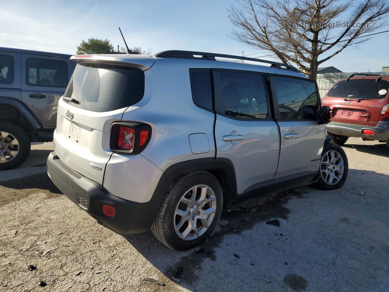 2015 Jeep Renegade Latitude Серебряный vin: ZACCJABT0FPB63812