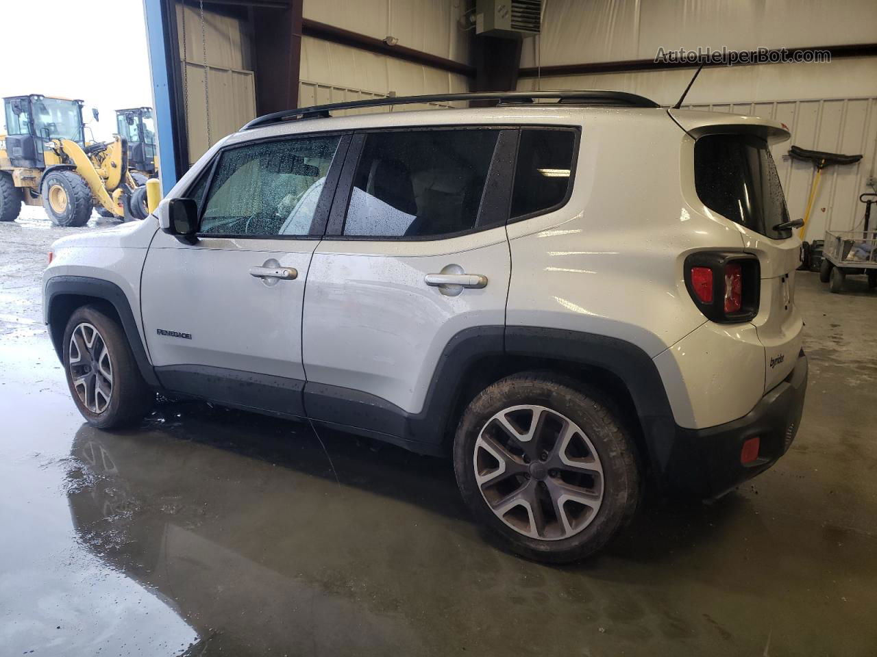 2015 Jeep Renegade Latitude Серебряный vin: ZACCJABT0FPB70000