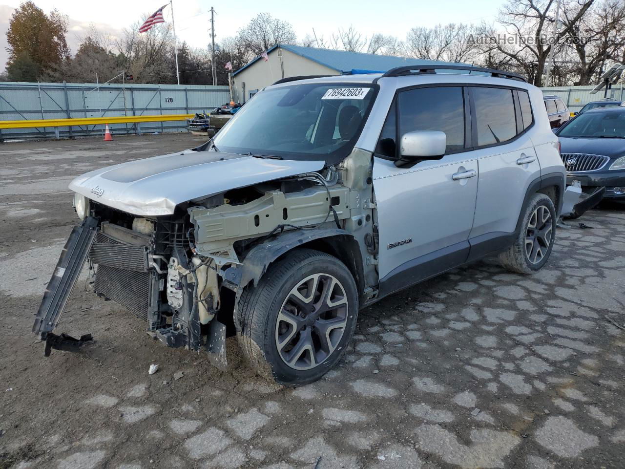 2015 Jeep Renegade Latitude Серебряный vin: ZACCJABT0FPB72082