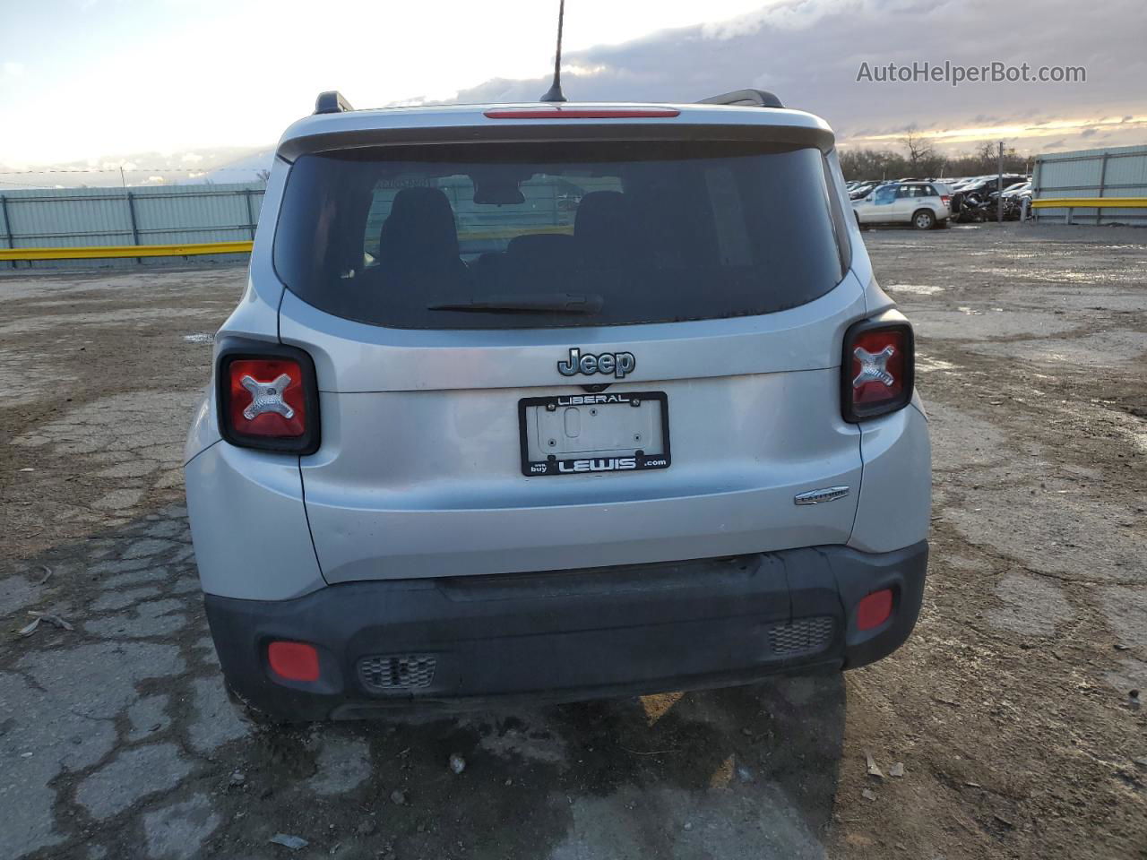 2015 Jeep Renegade Latitude Silver vin: ZACCJABT0FPB72082