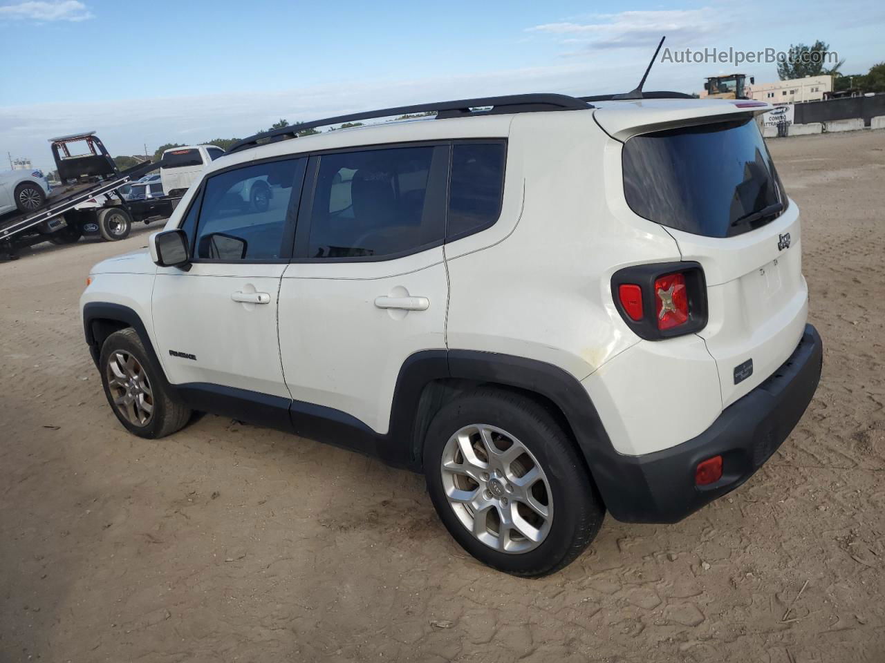 2015 Jeep Renegade Latitude White vin: ZACCJABT7FPB40699