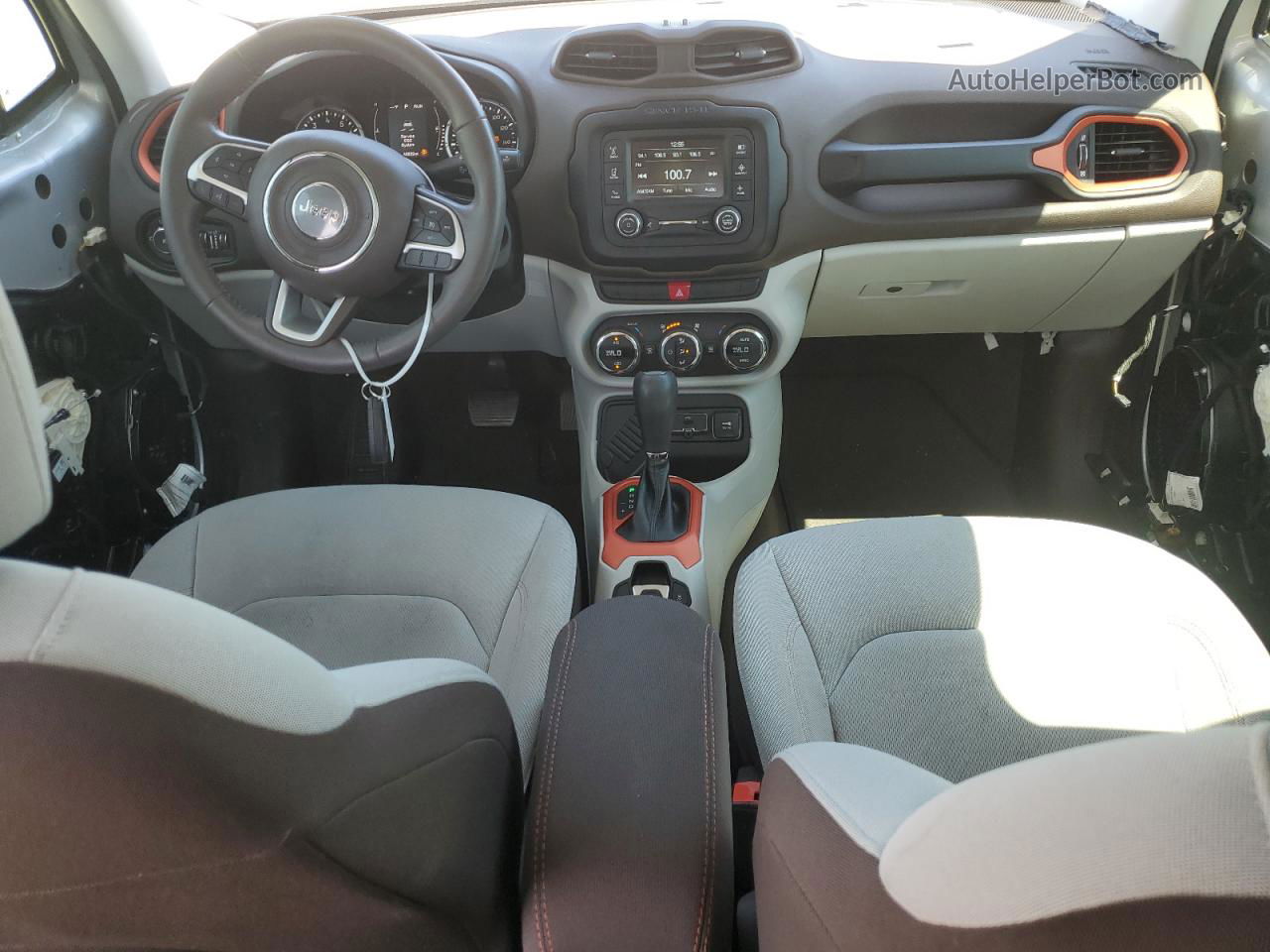 2015 Jeep Renegade Latitude Серебряный vin: ZACCJABT7FPC17569