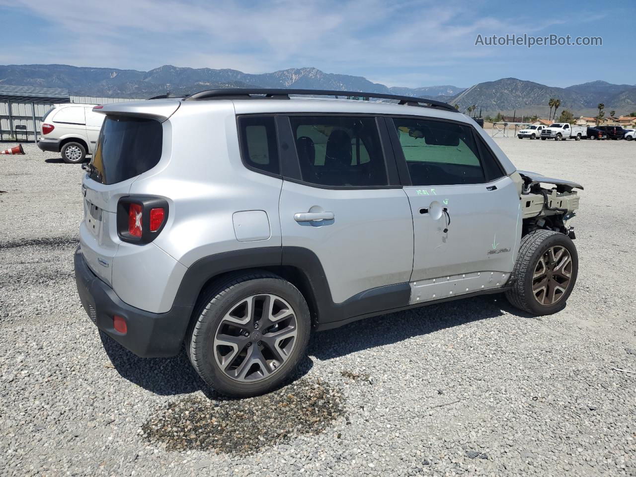 2015 Jeep Renegade Latitude Серебряный vin: ZACCJABT7FPC17569