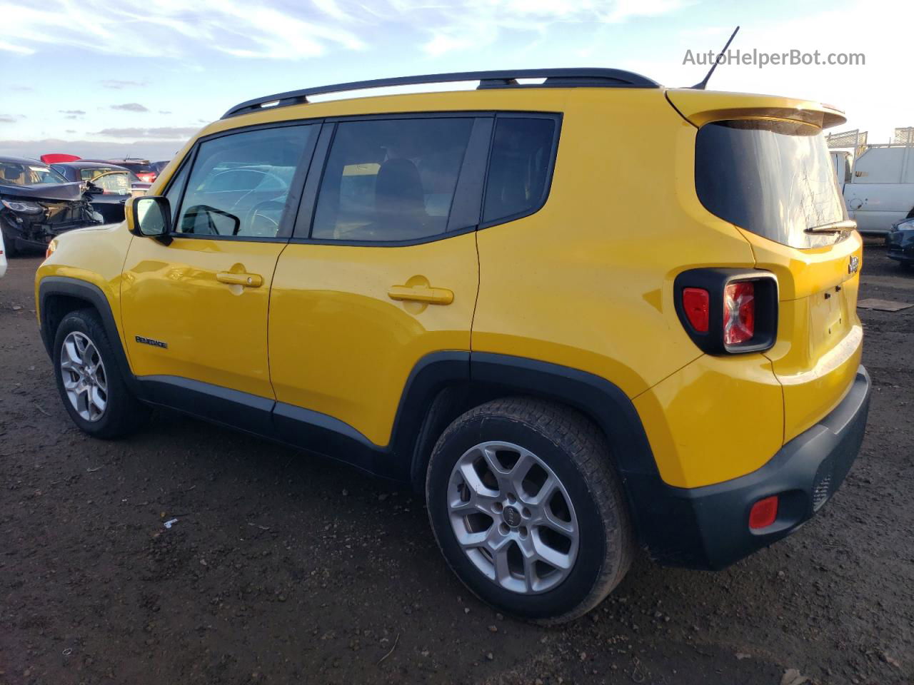 2015 Jeep Renegade Latitude Желтый vin: ZACCJABT9FPB45662