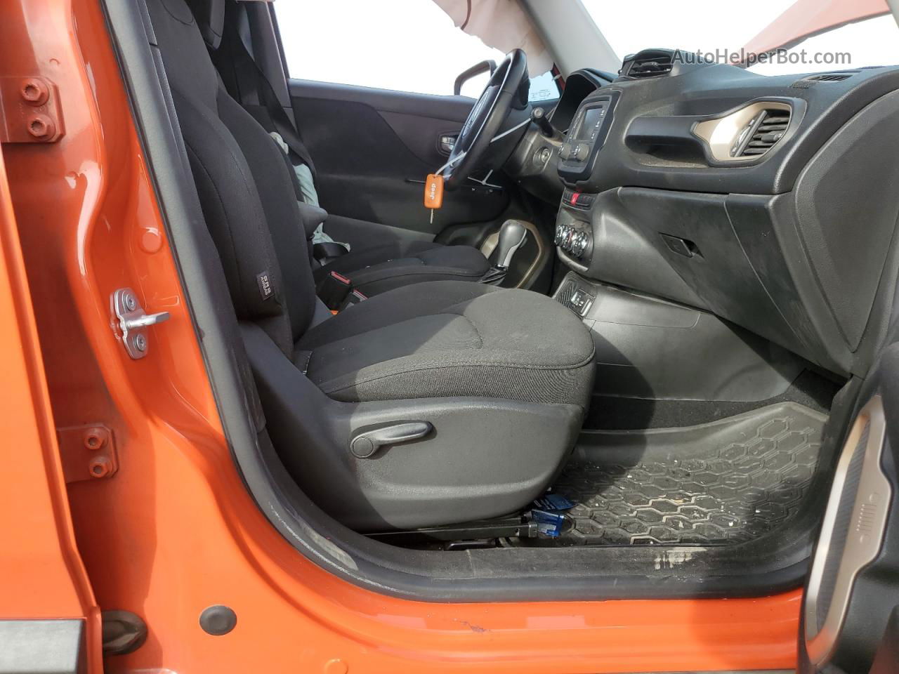 2015 Jeep Renegade Latitude Orange vin: ZACCJABTXFPC02886