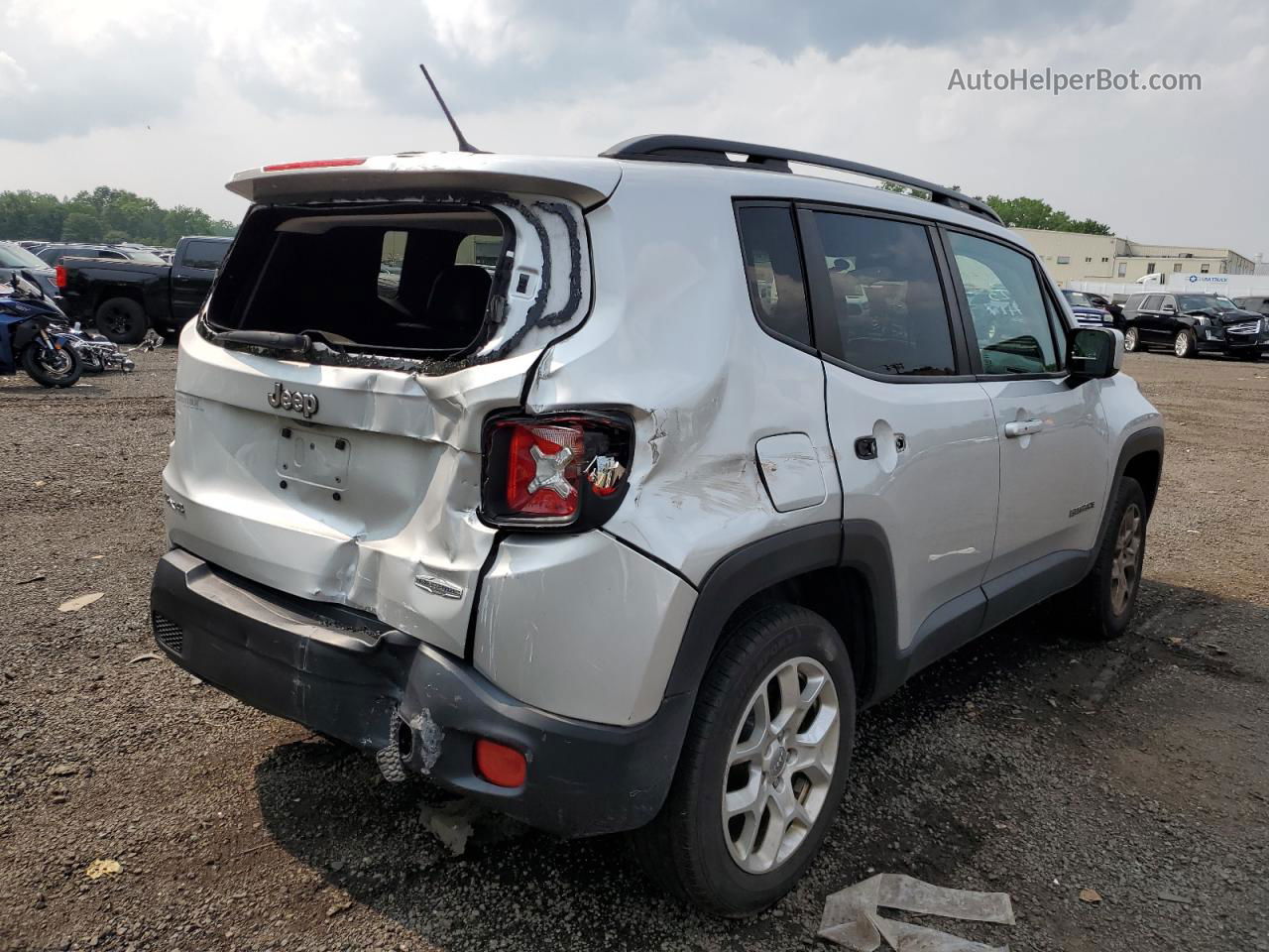 2017 Jeep Renegade Latitude Silver vin: ZACCJBBB2HPF56417