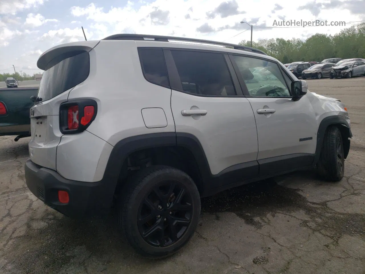 2018 Jeep Renegade Latitude Серебряный vin: ZACCJBBB9JPJ12082