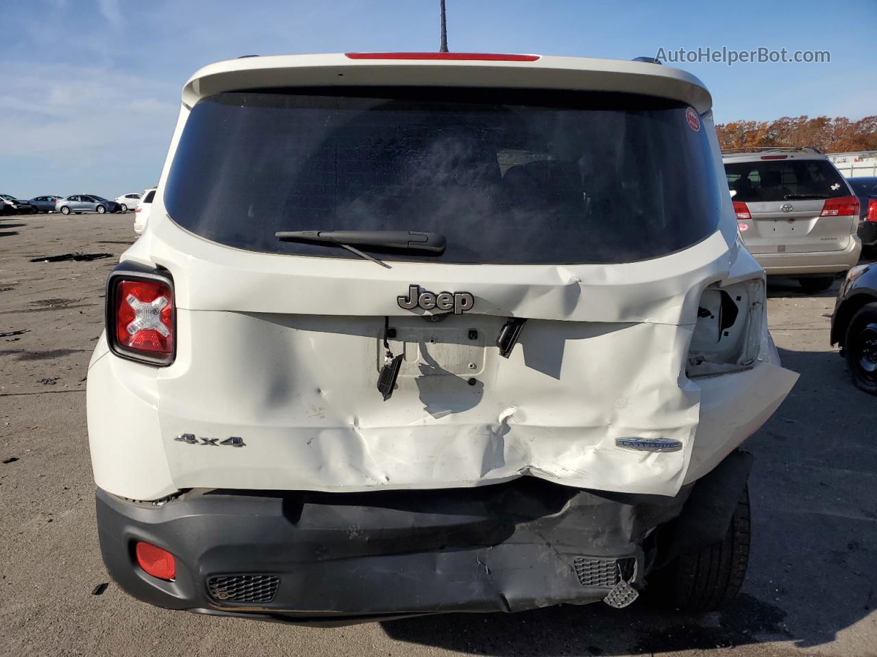 2015 Jeep Renegade Latitude White vin: ZACCJBBT0FPB65572