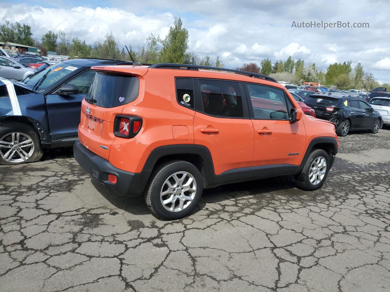 2015 Jeep Renegade Latitude Оранжевый vin: ZACCJBBT0FPB76132