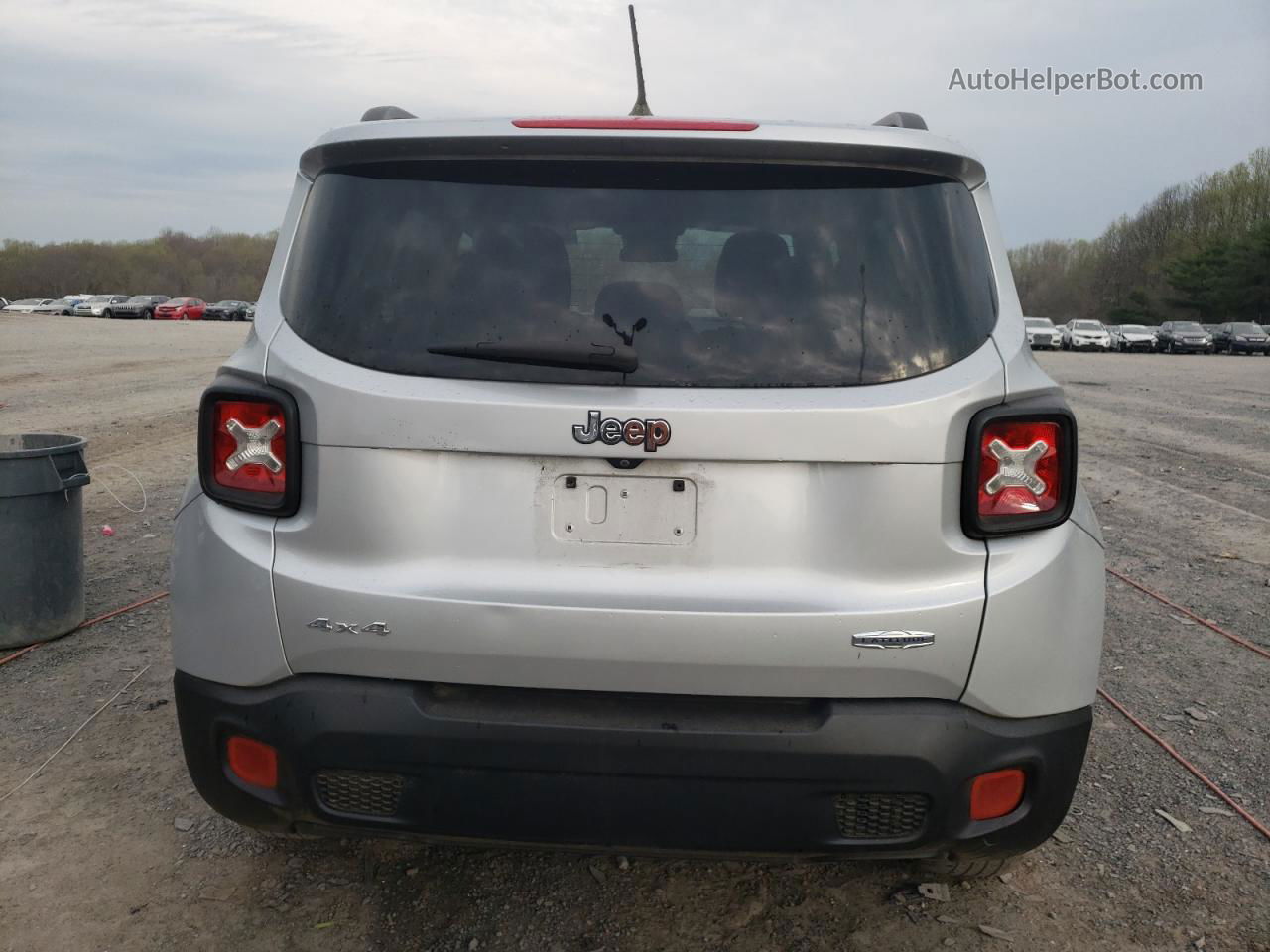 2015 Jeep Renegade Latitude Silver vin: ZACCJBBT1FPB37092